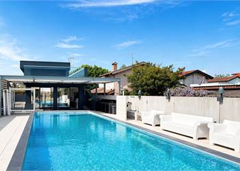 Lignano -Latisna zona pertegada .Prestigiosa villa contemporanea con piscina privata